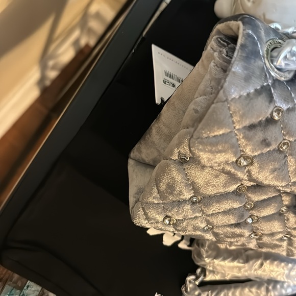 Kurt Geiger London Mini Brixton Lock Bag
Kurt Geiger London - Picture 5 of 15